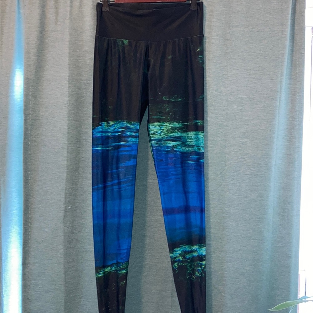 Waterlust leggings size medium